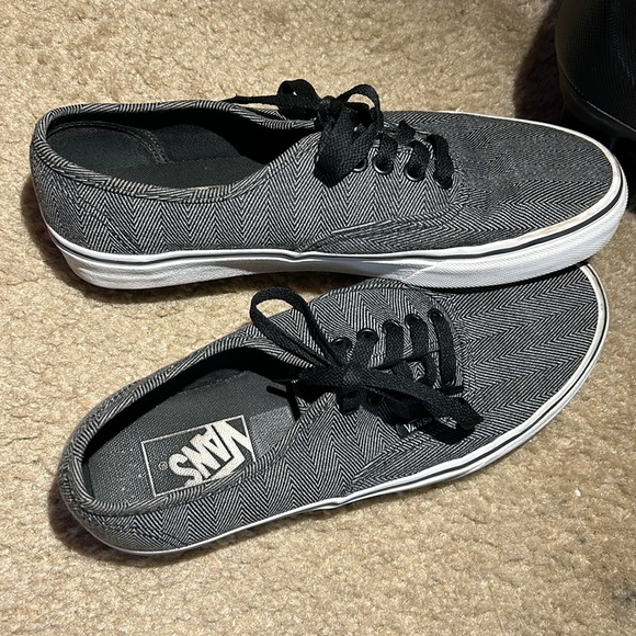 Vans - Picture 2 of 5